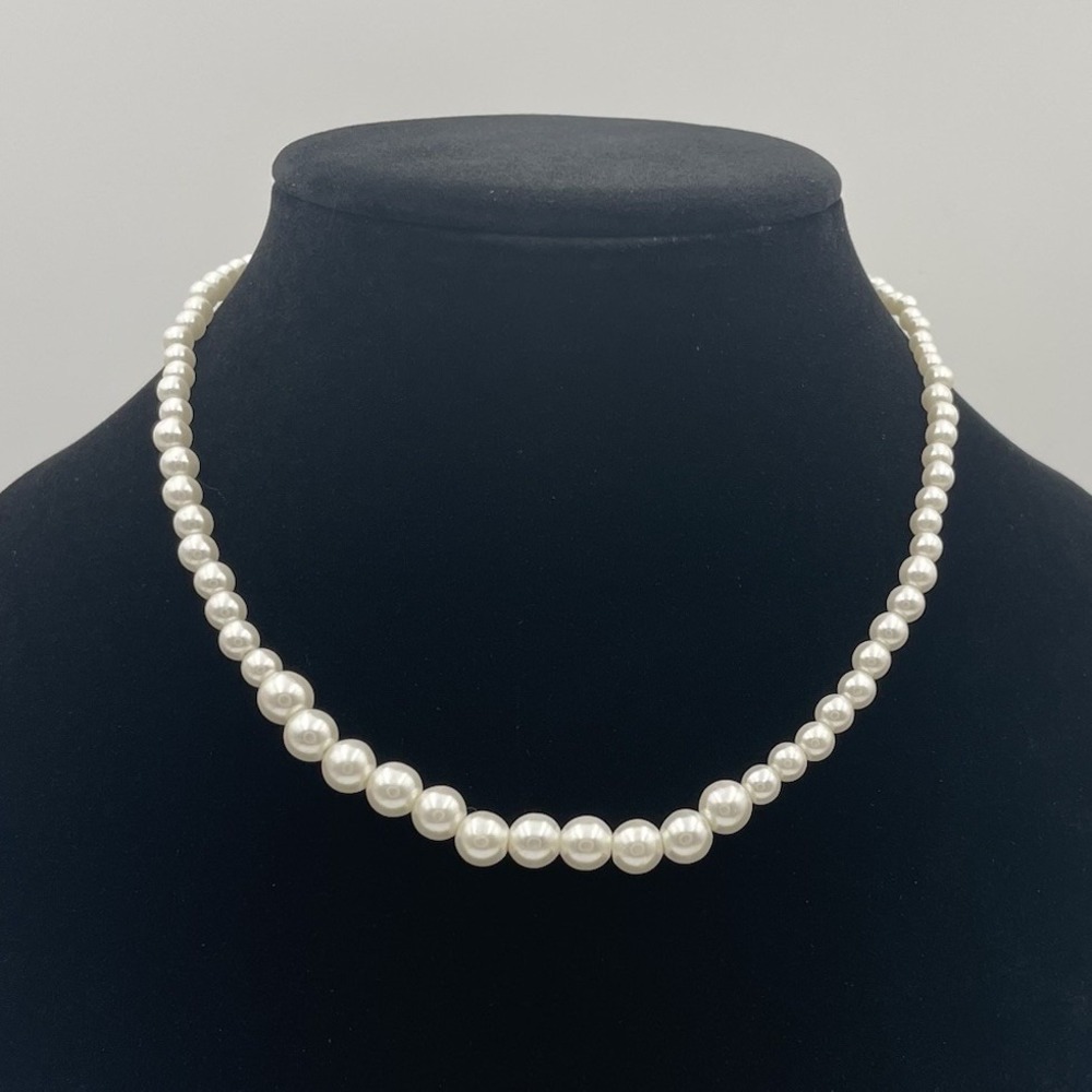 Costume Estate Jewelry Vintage Faux Pearl Necklace 17.5" Barrel Screw Clasp